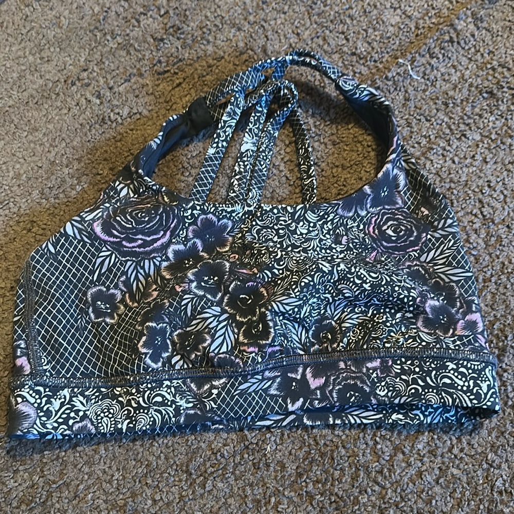 Lululemon sports bra